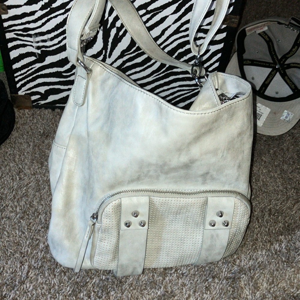 Shoulder bag with removable straps